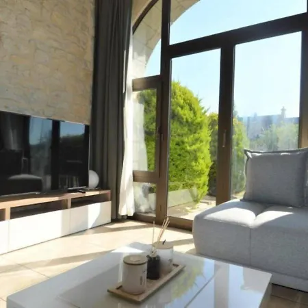 Appartement Lumineux Et Cosy Avec Jardin Vue Sur Chateau Pres Port En Bessin, Bayeux Et Omaha Beach Commes Exterior photo
